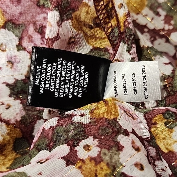 Torrid - Crinkle Chiffon Smocked Blouson Sleeve Blouse in Floral​​​​​​ - Picture 10 of 14